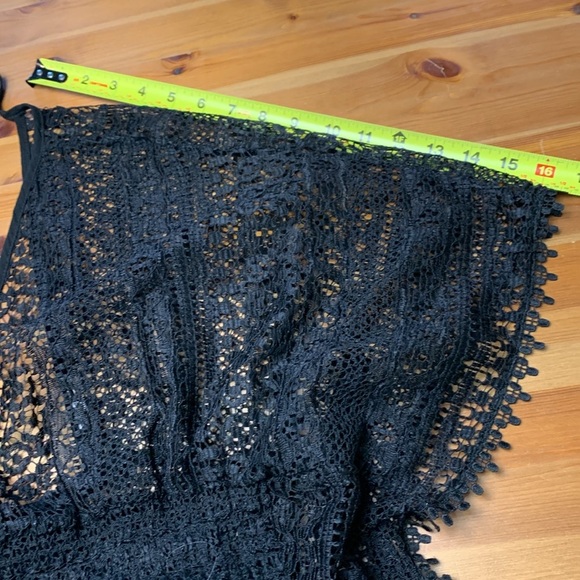 Black lace beach cover-up. Excellent condition size medium. - Picture 5 of 8